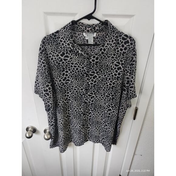Vintage Allison Taylor Women's size 1X 100% Silk Button Down Animal Print Top - Picture 12 of 12